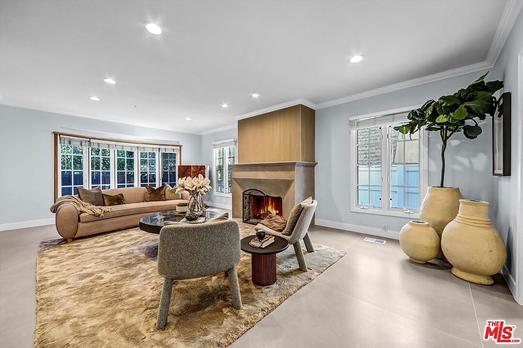 725 N Doheny Dr Beverly Hills, CA 90210  | Single Family