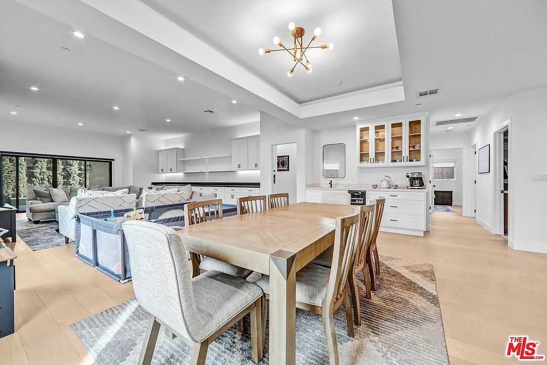 15227 Hartsook St Sherman Oaks, CA 91403 | Single Family