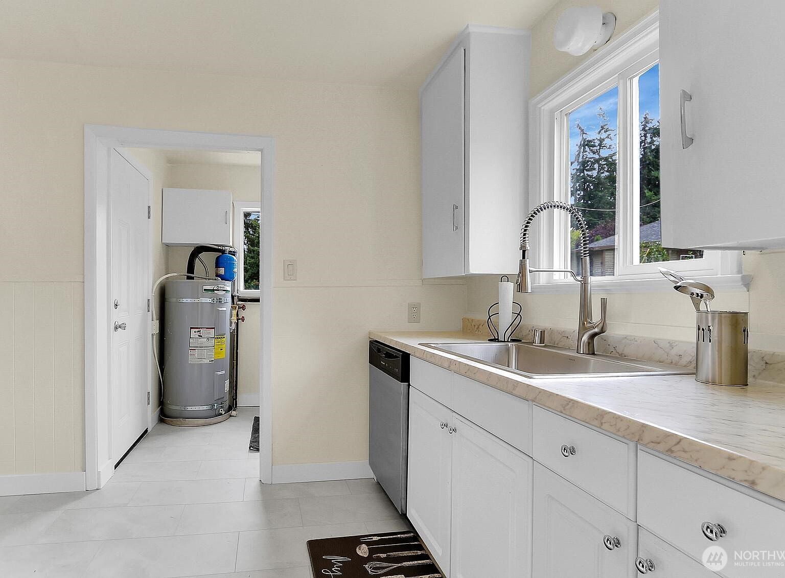 6611 Commercial Ave #3 Everett, WA 98203 | Condominium