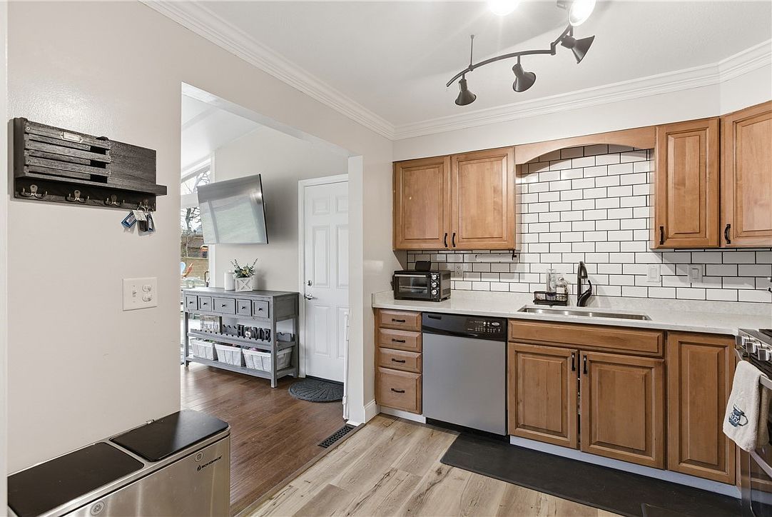 1924 Shaler Dr Glenshaw, PA 15116  | Single Family