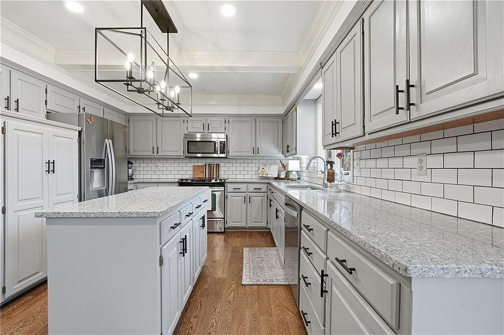 8221 Park St Lenexa, KS 66215 | Single Family