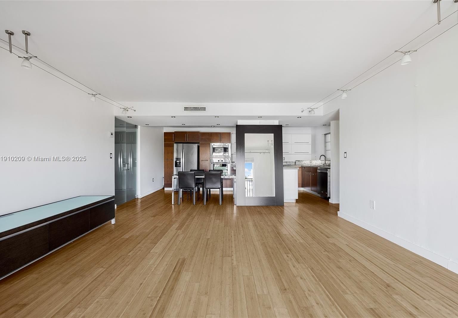 947 Lenox Ave APT 501 Miami Beach, FL 33139 | Condominium