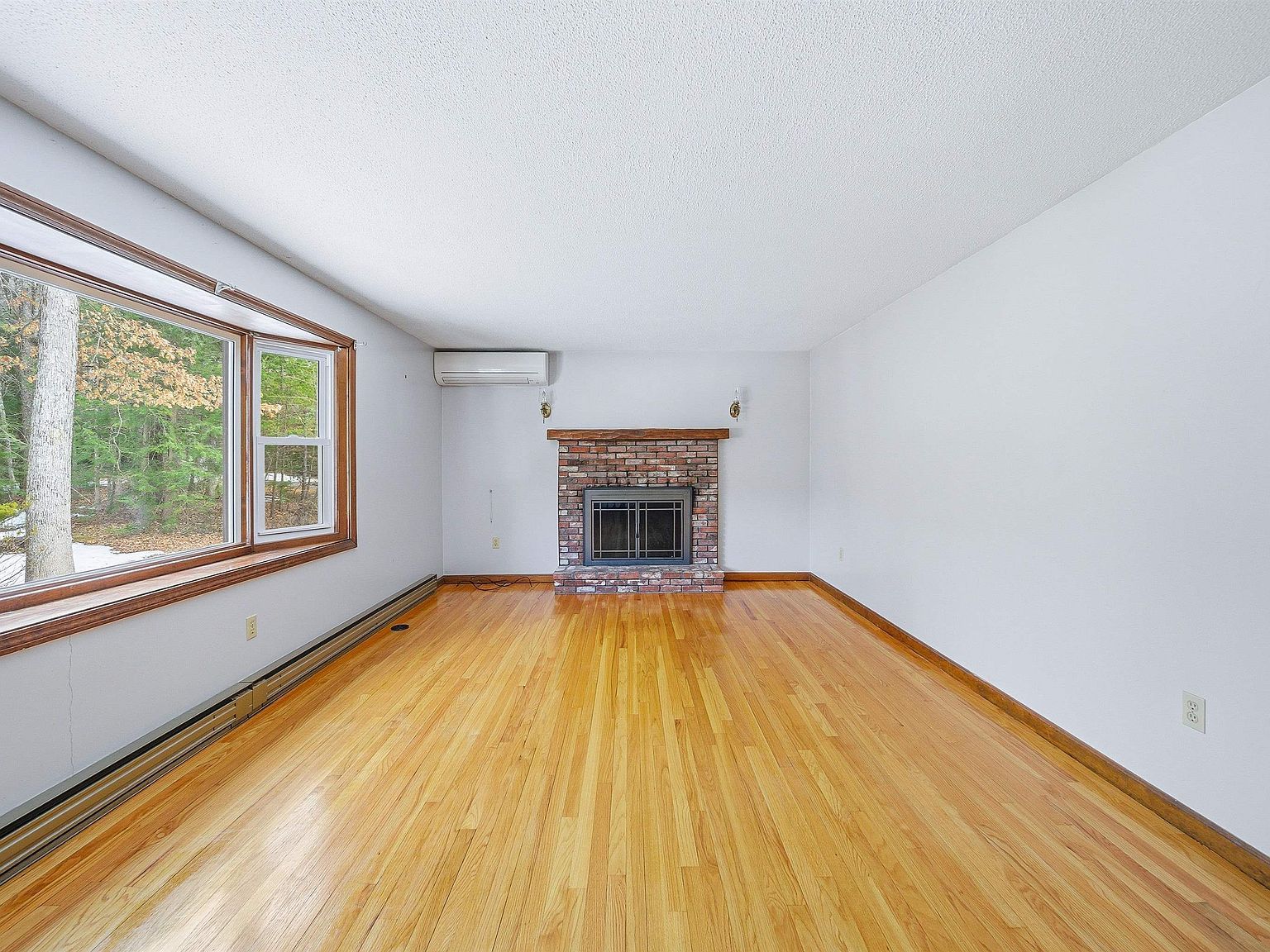 23 Brook Rd Litchfield, NH 03052  | Single Family