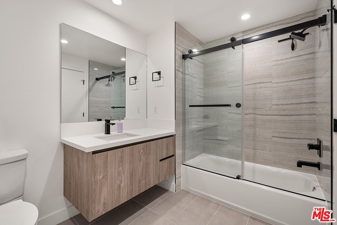 1123 S Shenandoah St #101 Los Angeles, CA 90035  | Condominium