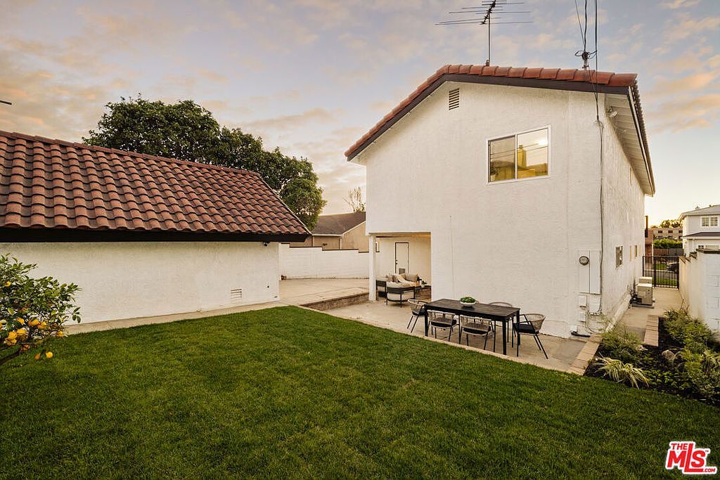 7520 Stewart Ave Los Angeles, CA 90045 | Single Family