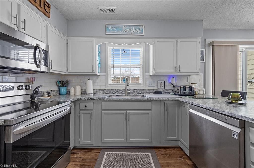 3913 Colony Ridge Ct Jamestown, NC 27282  | Single Family