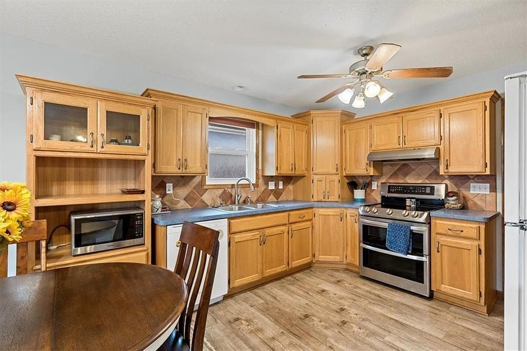 3313 SW 46th St Topeka, KS 66610 | Single Family