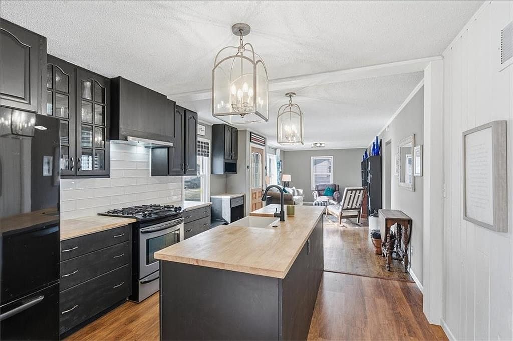 7714 W 66th Ter Overland Park, KS 66202 | Single Family