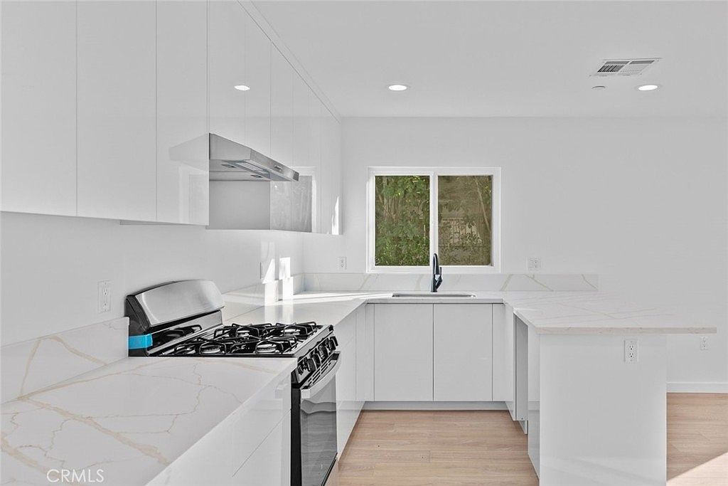 6842 Cedros Ave Van Nuys, CA 91405 | Single Family