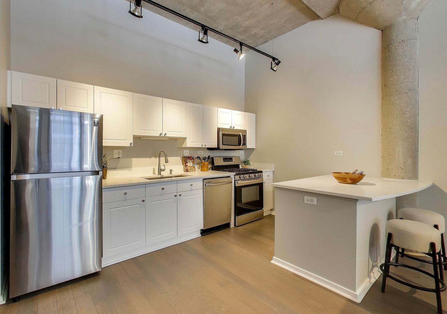 900 N Kingsbury St APT 821 Chicago, IL 60610  | Condominium