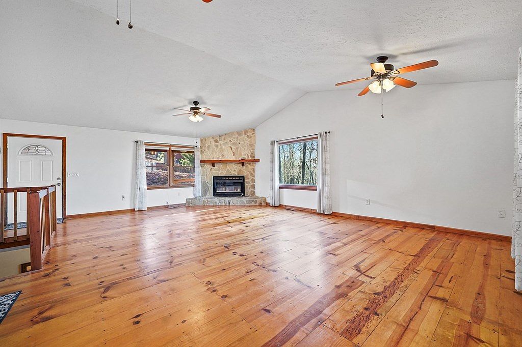 421 Cherokee Ct Ellijay, GA 30540  | Single Family