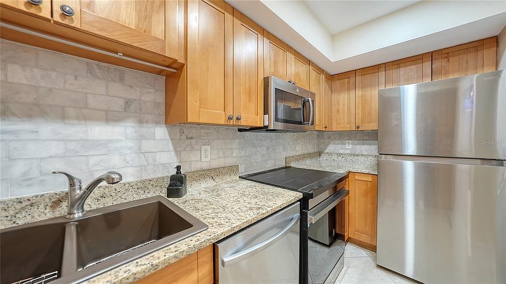 631 N Orange Ave UNIT 208 Sarasota, FL 34236  | Condominium