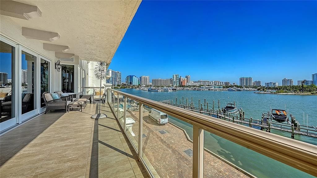 464 Golden Gate Point UNIT 304 Sarasota, FL 34236  | Condominium