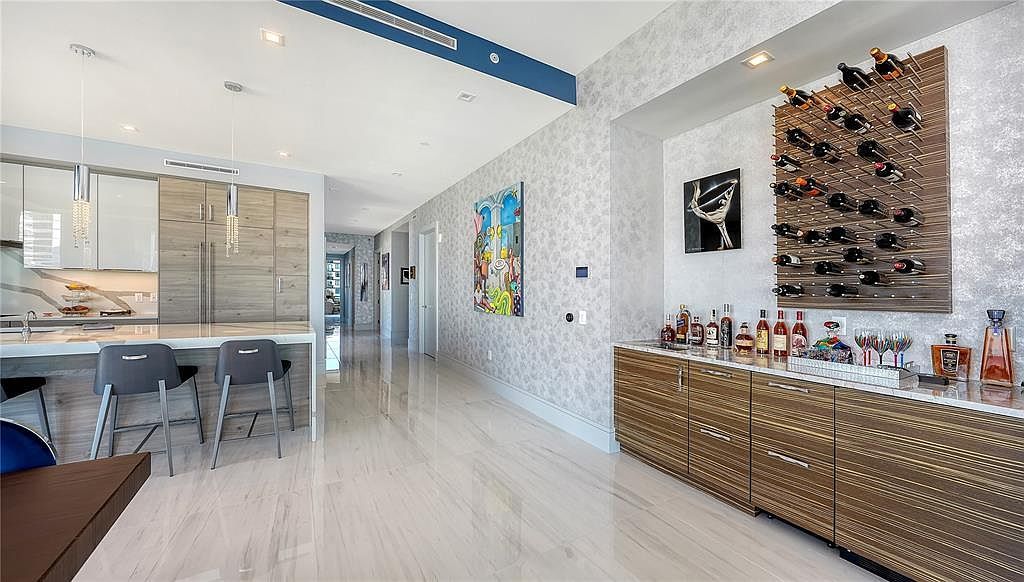 401 Quay Cmns #805 Sarasota, FL 34236  | Condominium