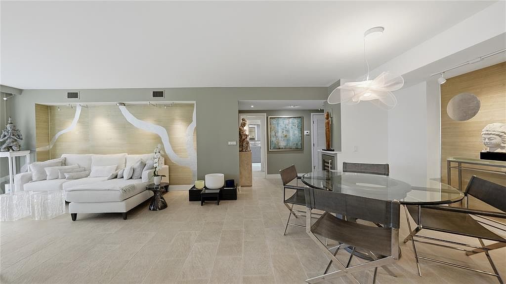 1212 Benjamin Franklin Dr APT 907 Sarasota, FL 34236  | Condominium