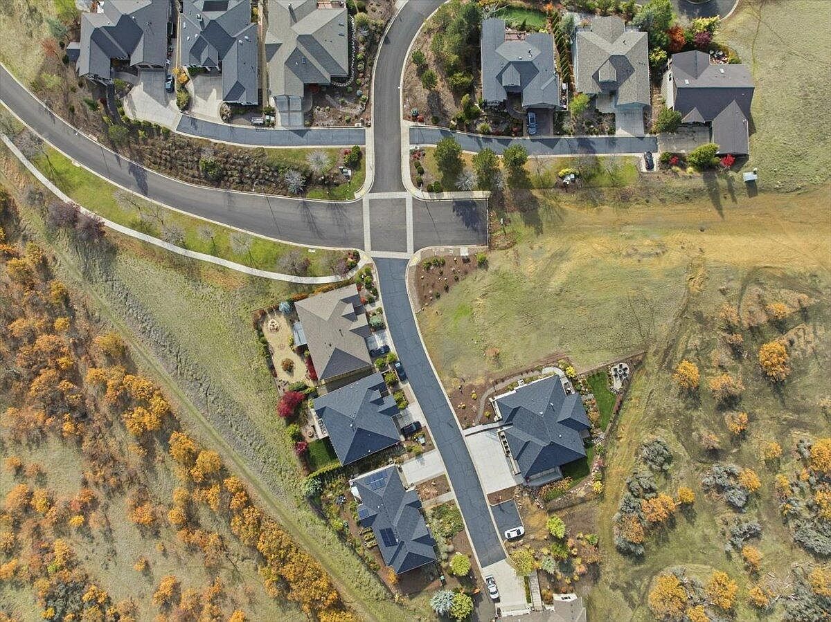 5726 Cherry Ln Medford, OR 97504  | Land/Lot