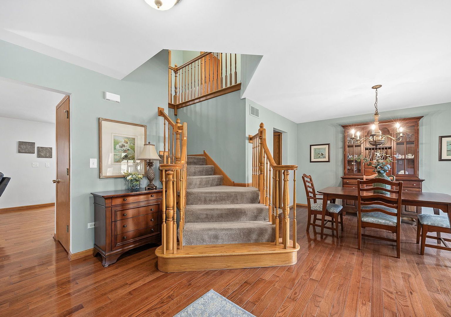 20W505 Elizabeth Dr Downers Grove, IL 60516  | Single Family