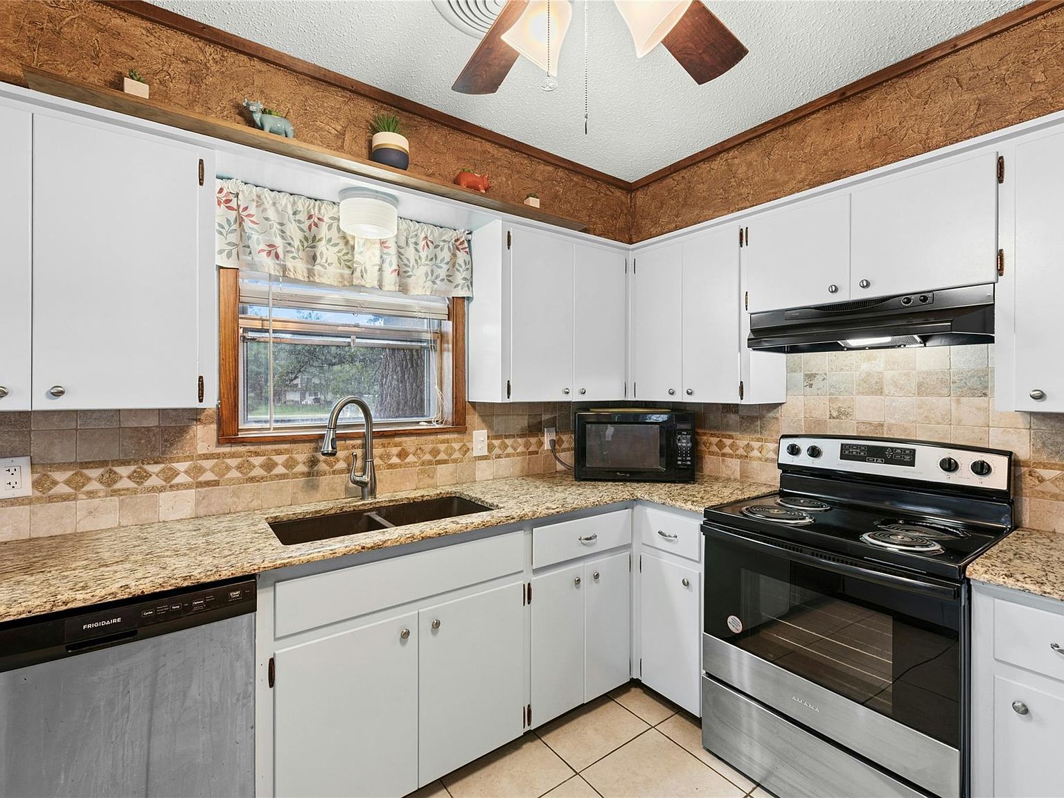 110 Island Lodges Ln Buchanan Dam, TX 78609  | Single Family