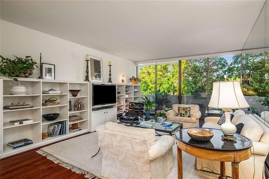 2575 Peachtree Rd NE APT 7F Atlanta, GA 30305 | Condominium