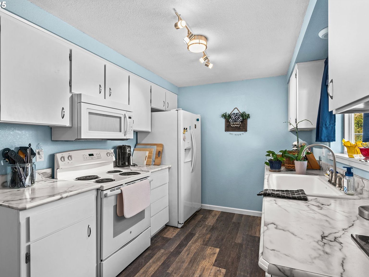 405 Corona Loop Rd Roseburg, OR 97471  | Single Family