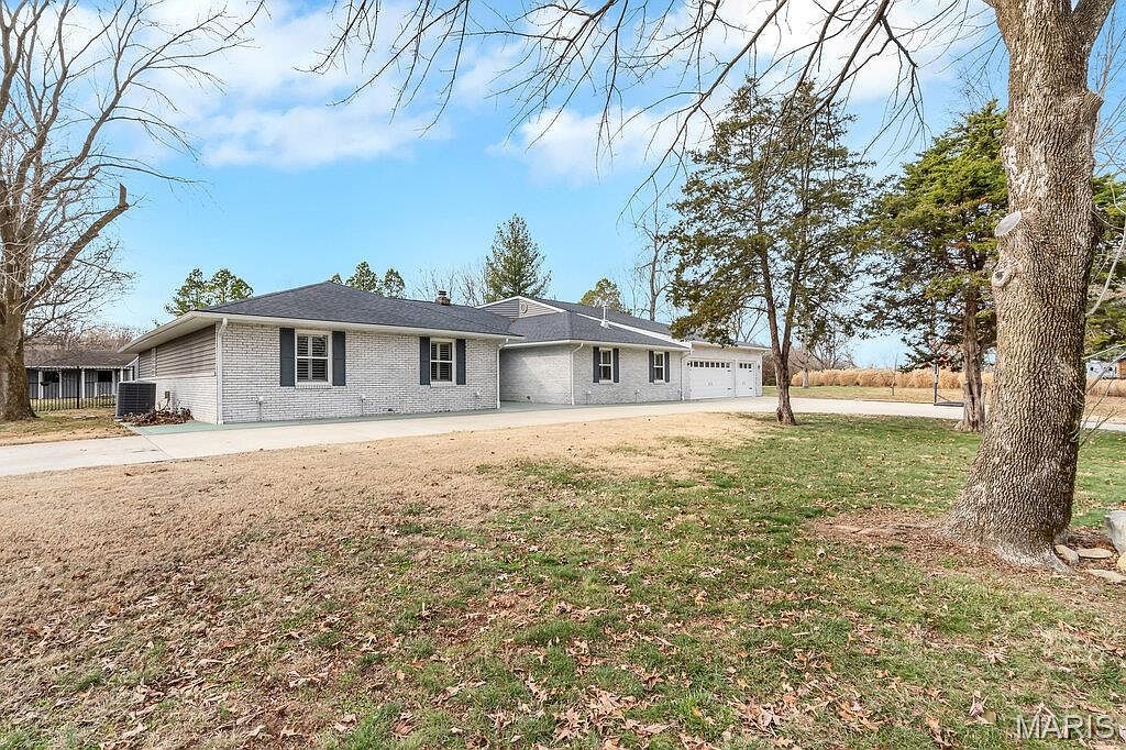 109 Pecan Ln Belleville, IL 62223 | Single Family