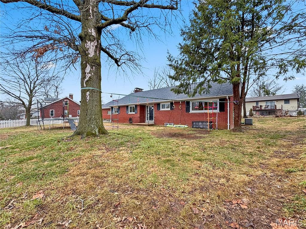 325 N Market St Waterloo, IL 62298  | Single Family