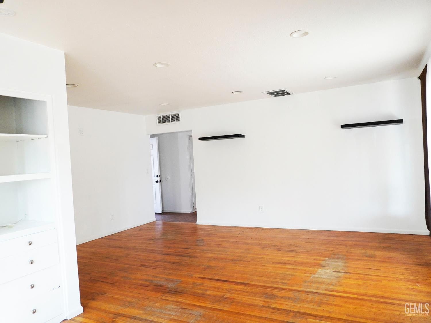 1008 Paloma St Bakersfield, CA 93304  | Single Family