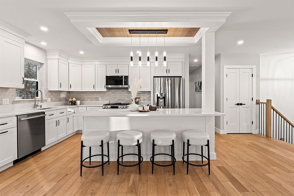 67 Hood Rd Tewksbury, MA 01876  | Single Family