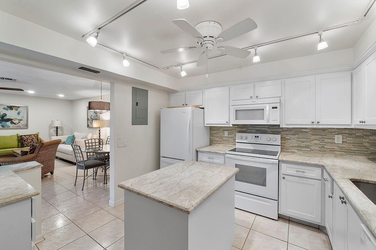 2654 NW 7th Ct APT B Delray Beach, FL 33445 | Single Family