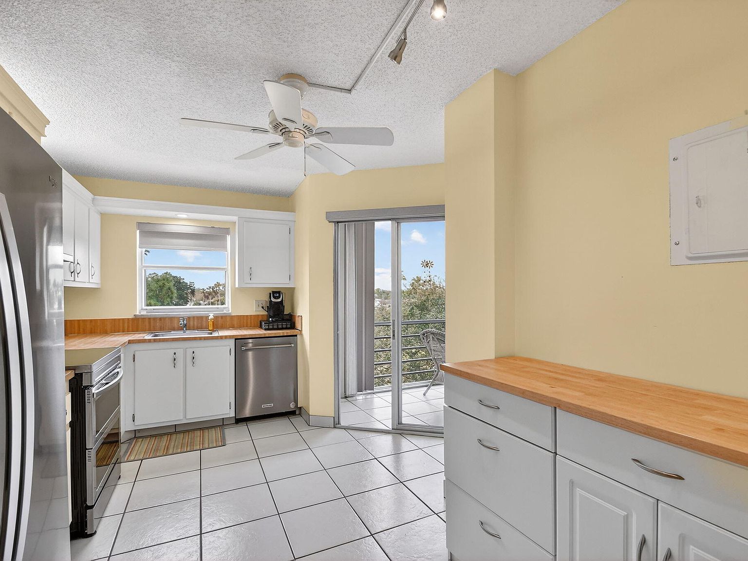 3871 Via Poinciana APT 404 Lake Worth, FL 33467 | Condominium