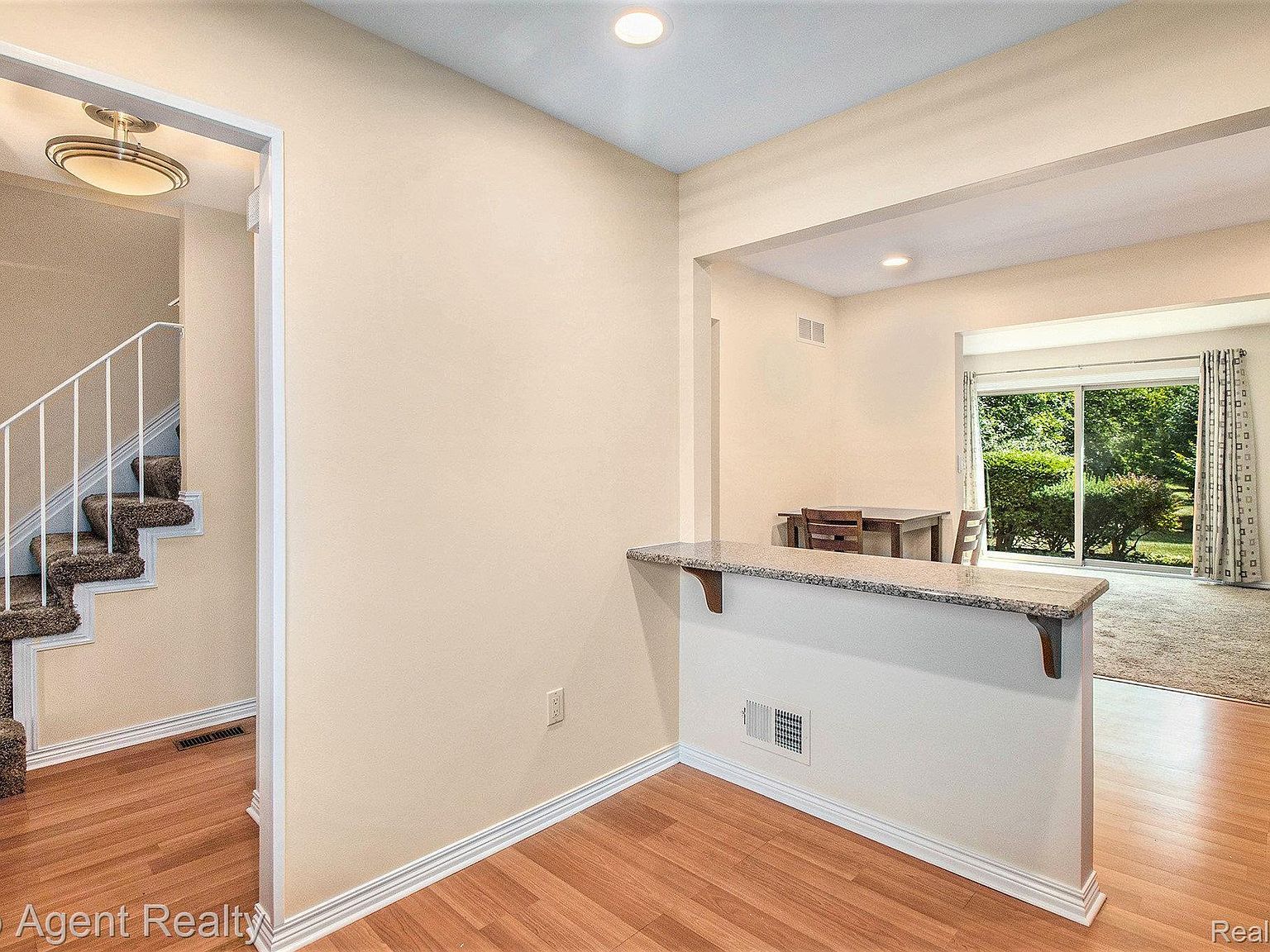 3990 Old Creek Rd Troy, MI 48084  | Condominium