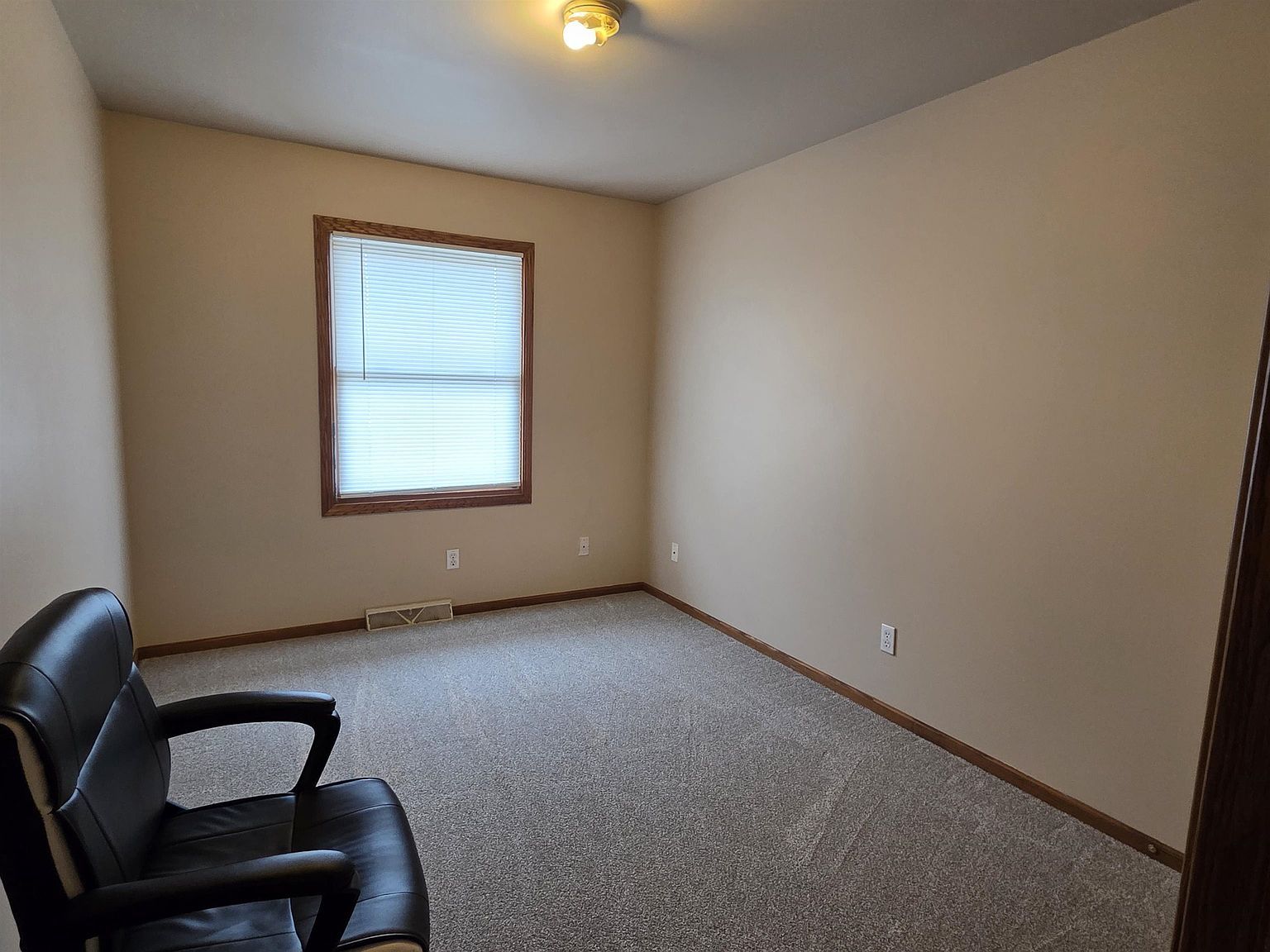 4416 Camelot Dr Dubuque, IA 52002  | Multi Family