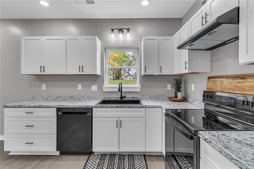 511 W McGaughy St Hamilton, MO 64644 | Multi Family