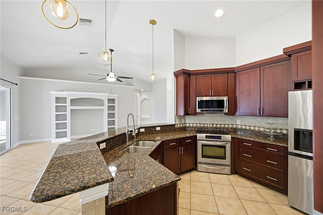 2538 SW 35th Ln Cape Coral, FL 33914  | Single Family