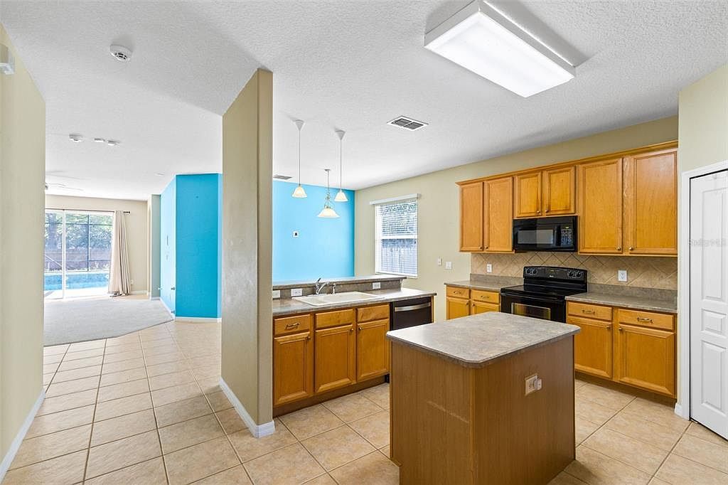 6658 Lake Pembroke Pl Orlando, FL 32829  | Single Family