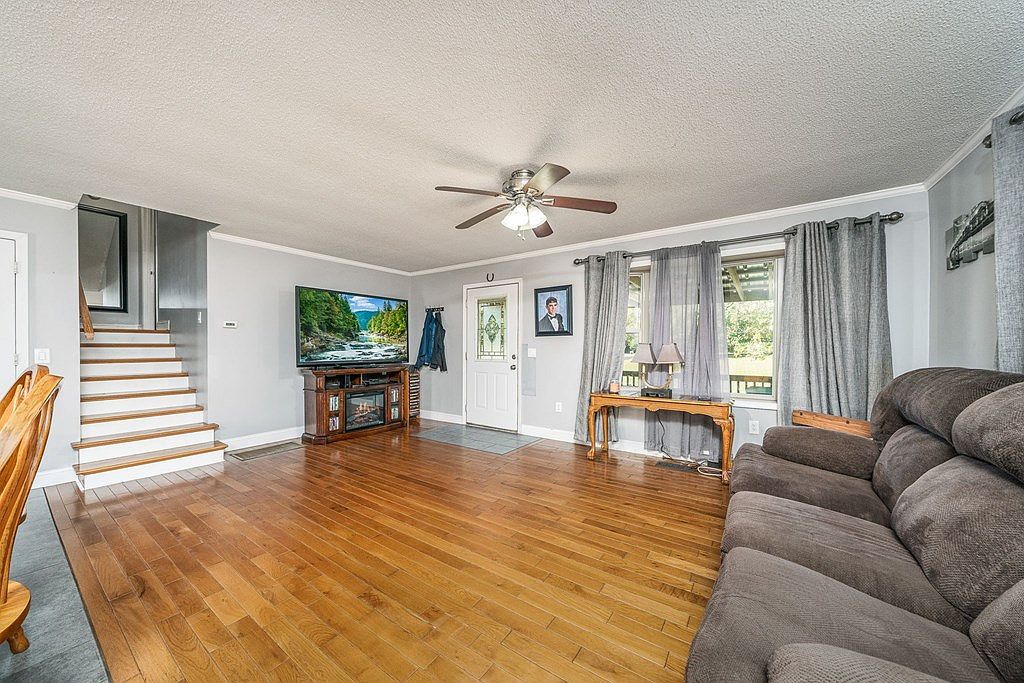 886 Drake And Shockley St Spencer, TN 38585  | Single Family