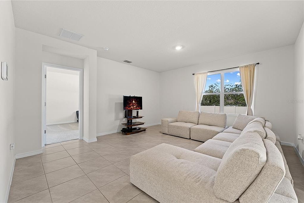 571 Tanaro Ln Haines City, FL 33844  | Single Family