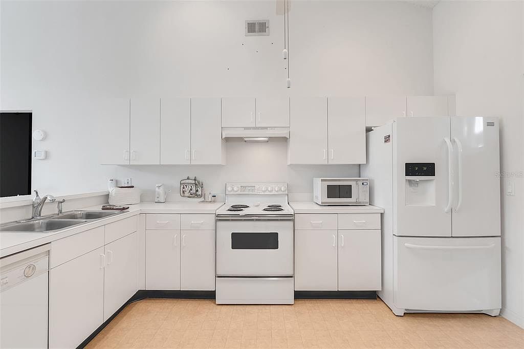 6872 Limpkin Dr Orlando, FL 32810 | Single Family