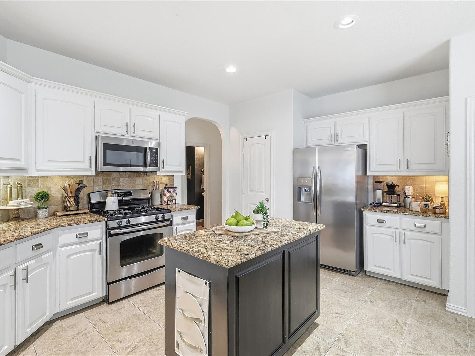 11909 Sundog Way Fort Worth, TX 76244  | Single Family