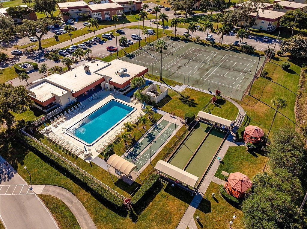 105 Spring Lake Ct APT 203 Vero Beach, FL 32962  | Condominium