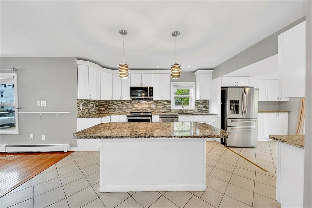 15 6th St Leominster, MA 01453  | Single Family