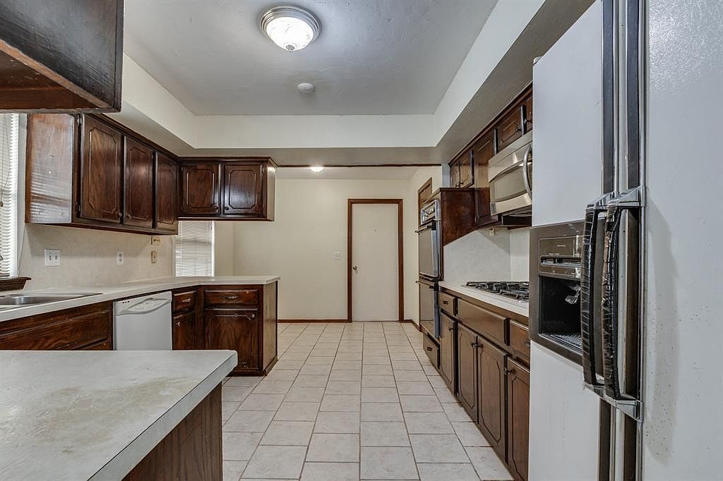 2013 Tanglewood Dr Edmond, OK 73013  | Single Family