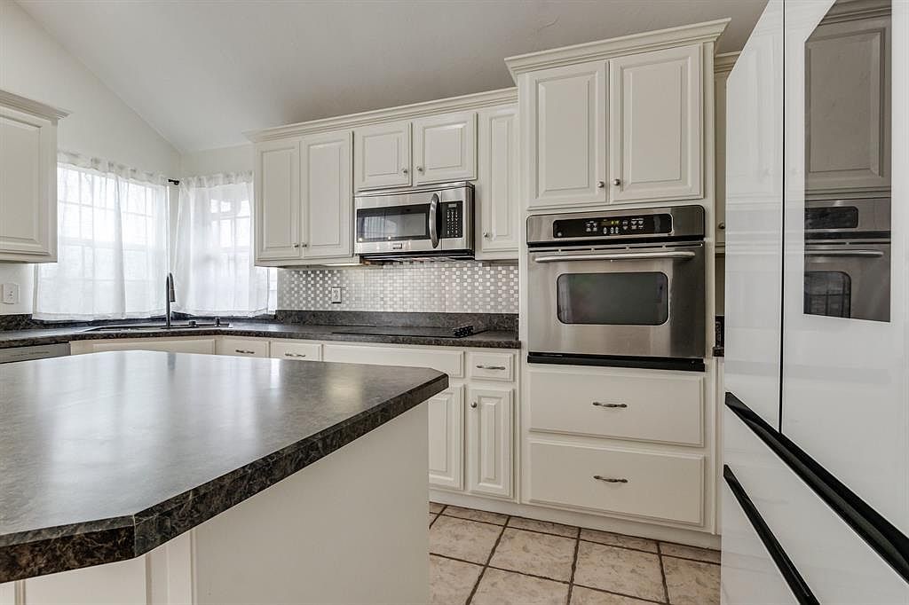 605 Kelsi Dr Moore, OK 73160  | Single Family