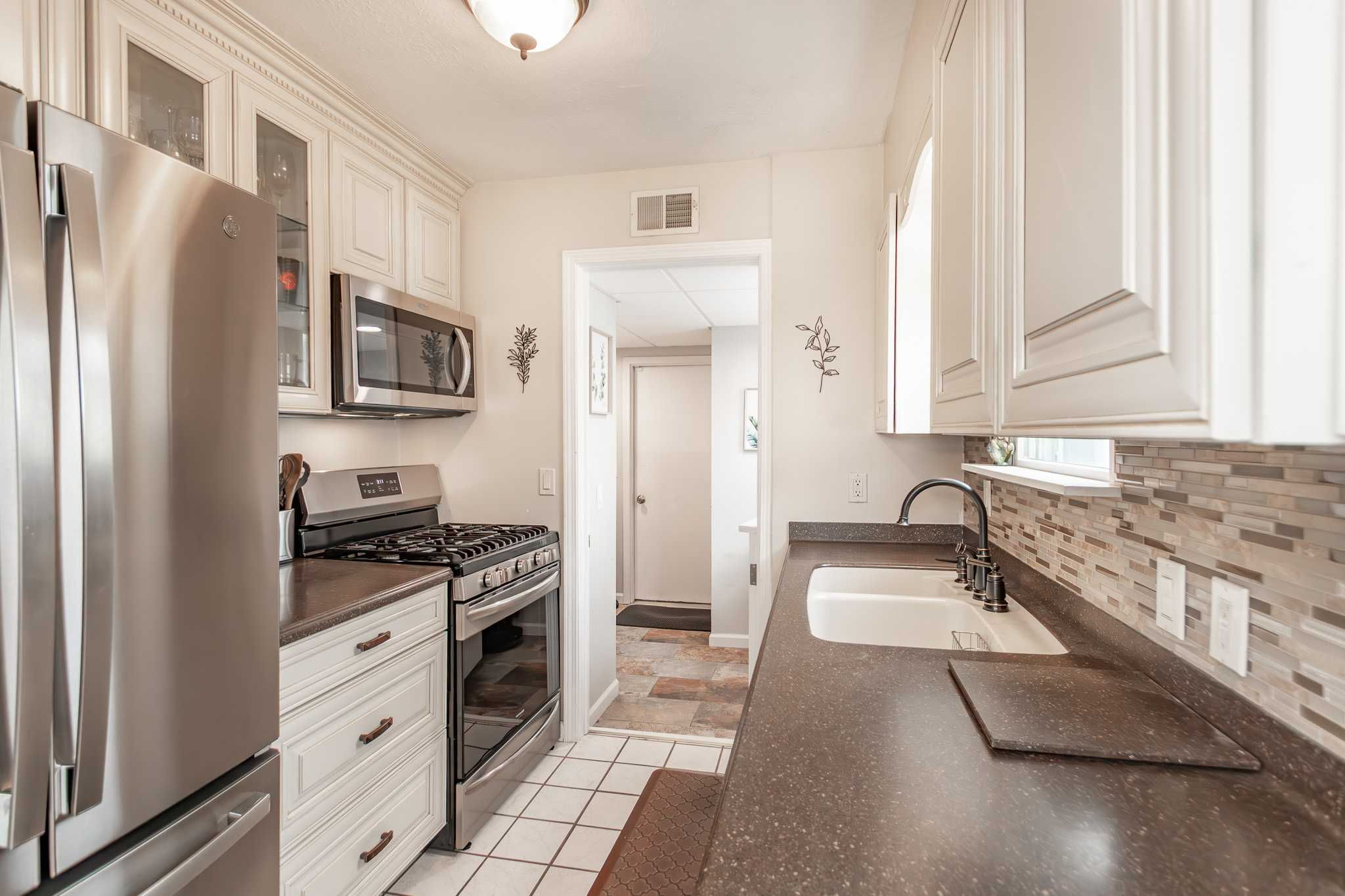 5377 Strawberry Lane, Willoughby, OH, USA, 44094 - Thumbnail 4