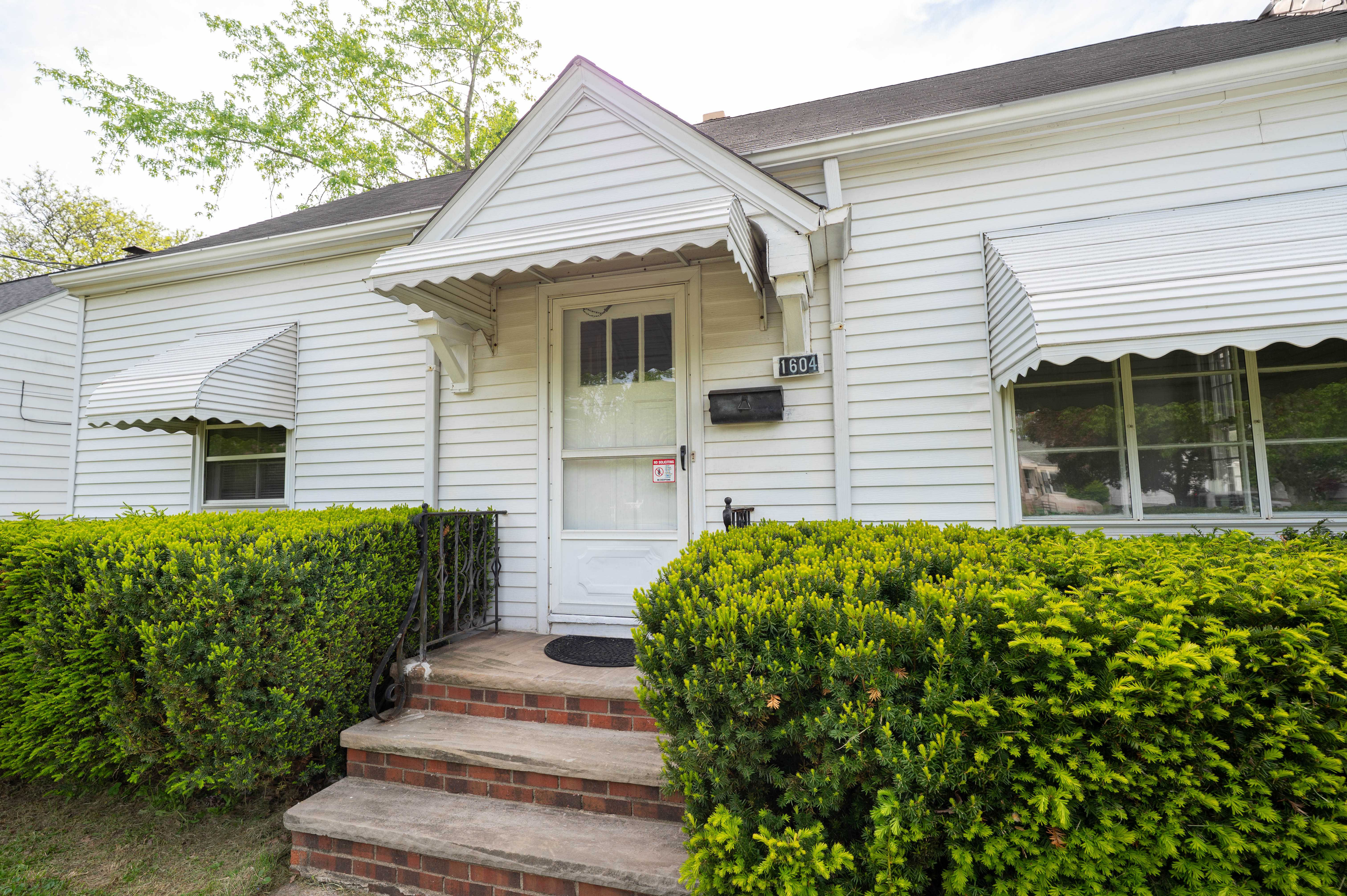 1604 Edgefield Road, Lyndhurst, OH, USA, 44124 - Thumbnail 4