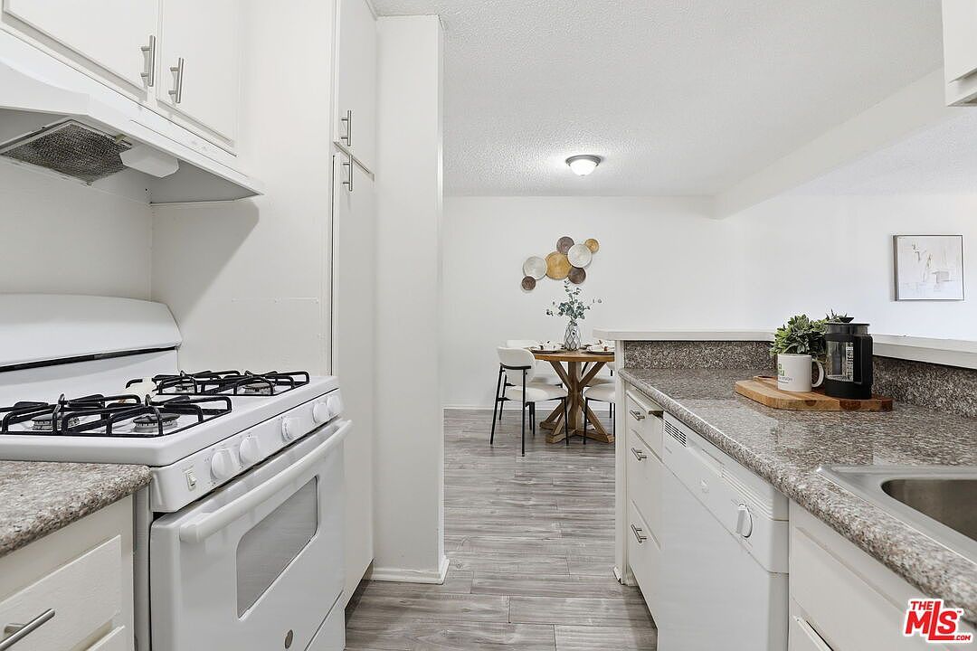 18620 Hatteras St UNIT 276 Tarzana, CA 91356 | Condominium