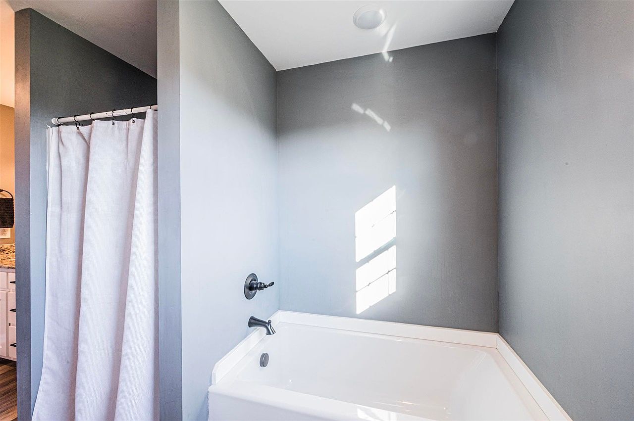 985 Union Chapel Rd Scottsville, KY 42164  | Single Family