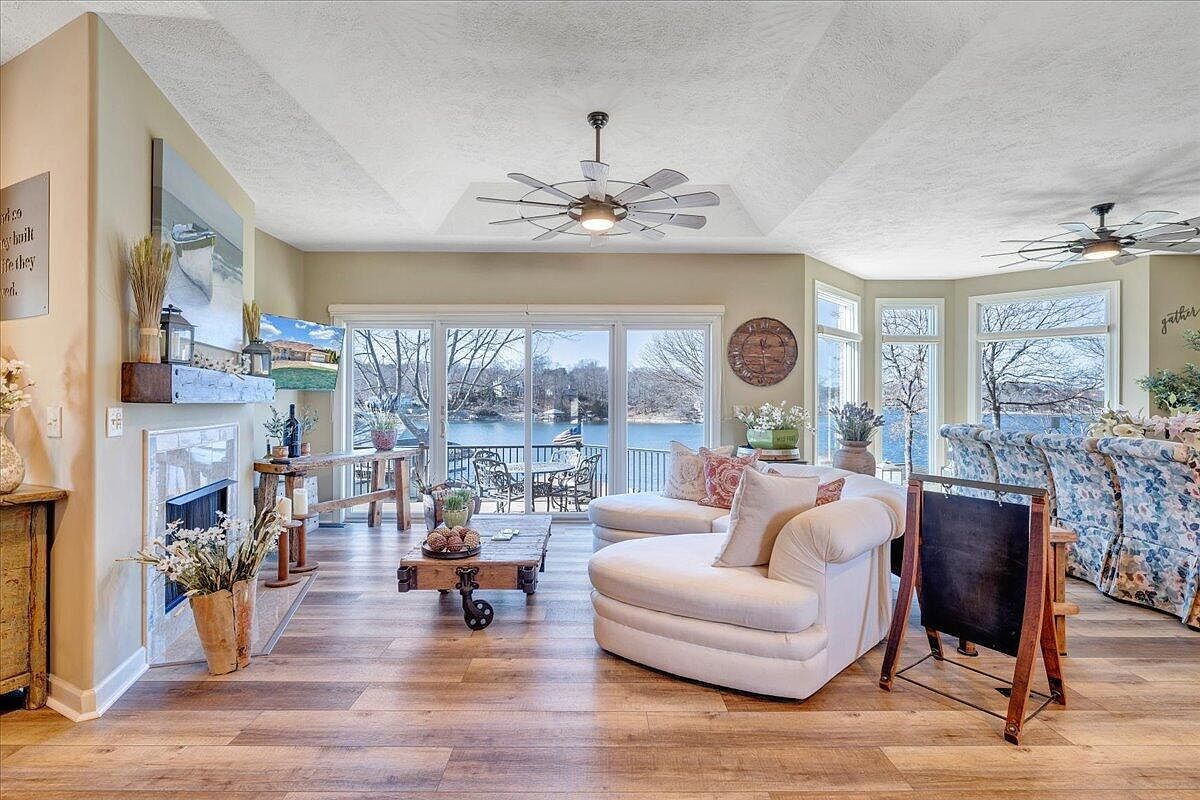 137 Ventnor Ave Moneta, VA 24121  | Single Family