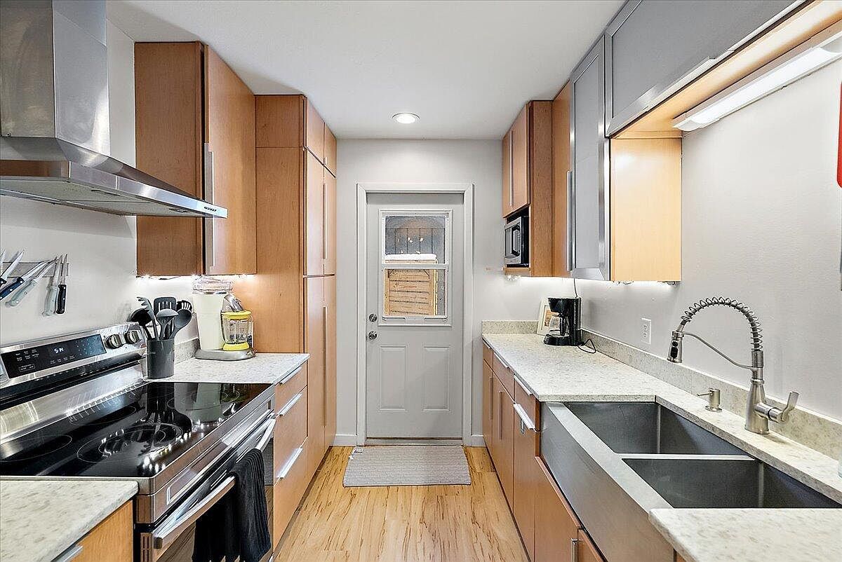 18830 77th St South Haven, MI 49090 | Single Family