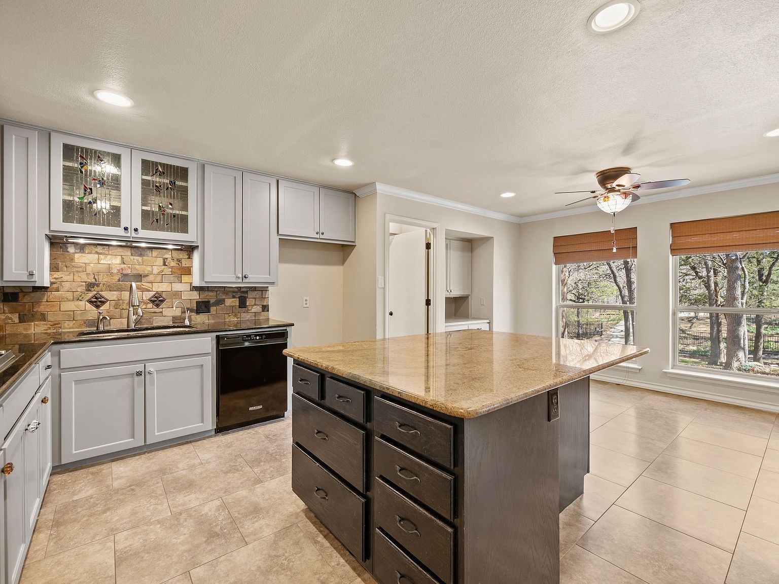 2800 Idlecreek Dr Dalworthington Gardens, TX 76016  | Single Family